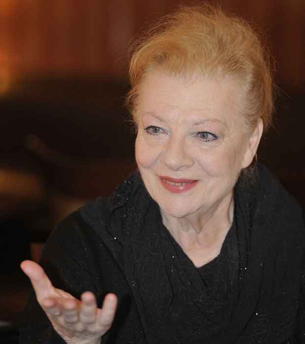 Продуценти уцењују, а глумци од угледа на то пристају. Могу да једем сув хлеб, али да радим за маргарин нећу: Радмила Живковић о филму, позоришту, улогама, животу